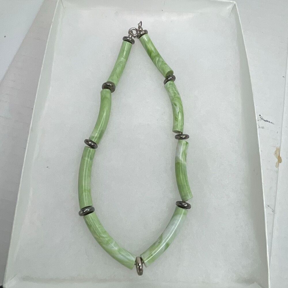 Vintage faux jade acrylic/metal necklace